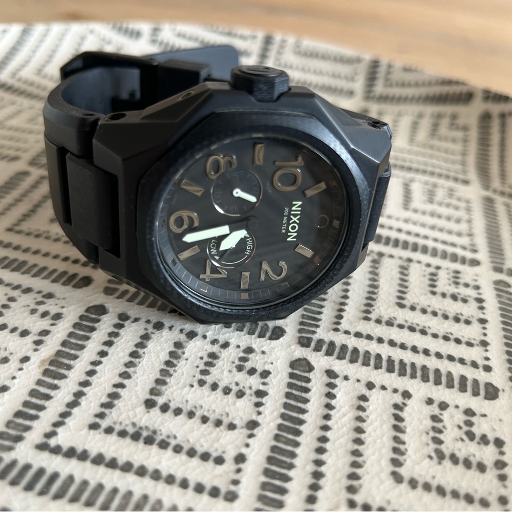 Nixon tangent wristwatch